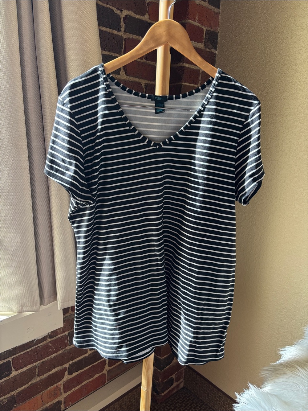 Rue21 Black and White Striped V-Neck Tee Size 2X